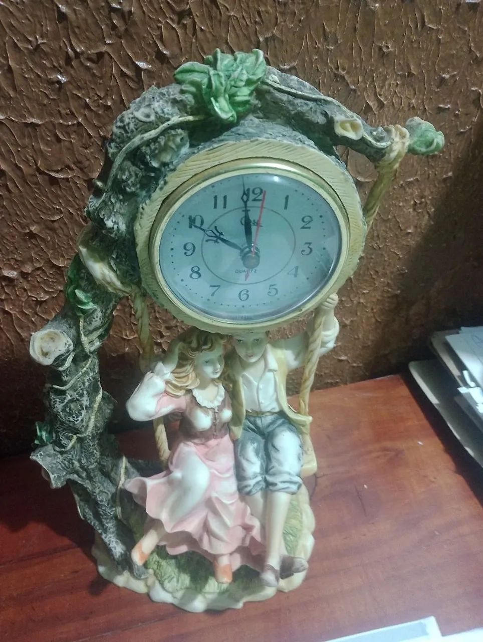 Relógio e arranjo flores interna artificial. - Foto 3