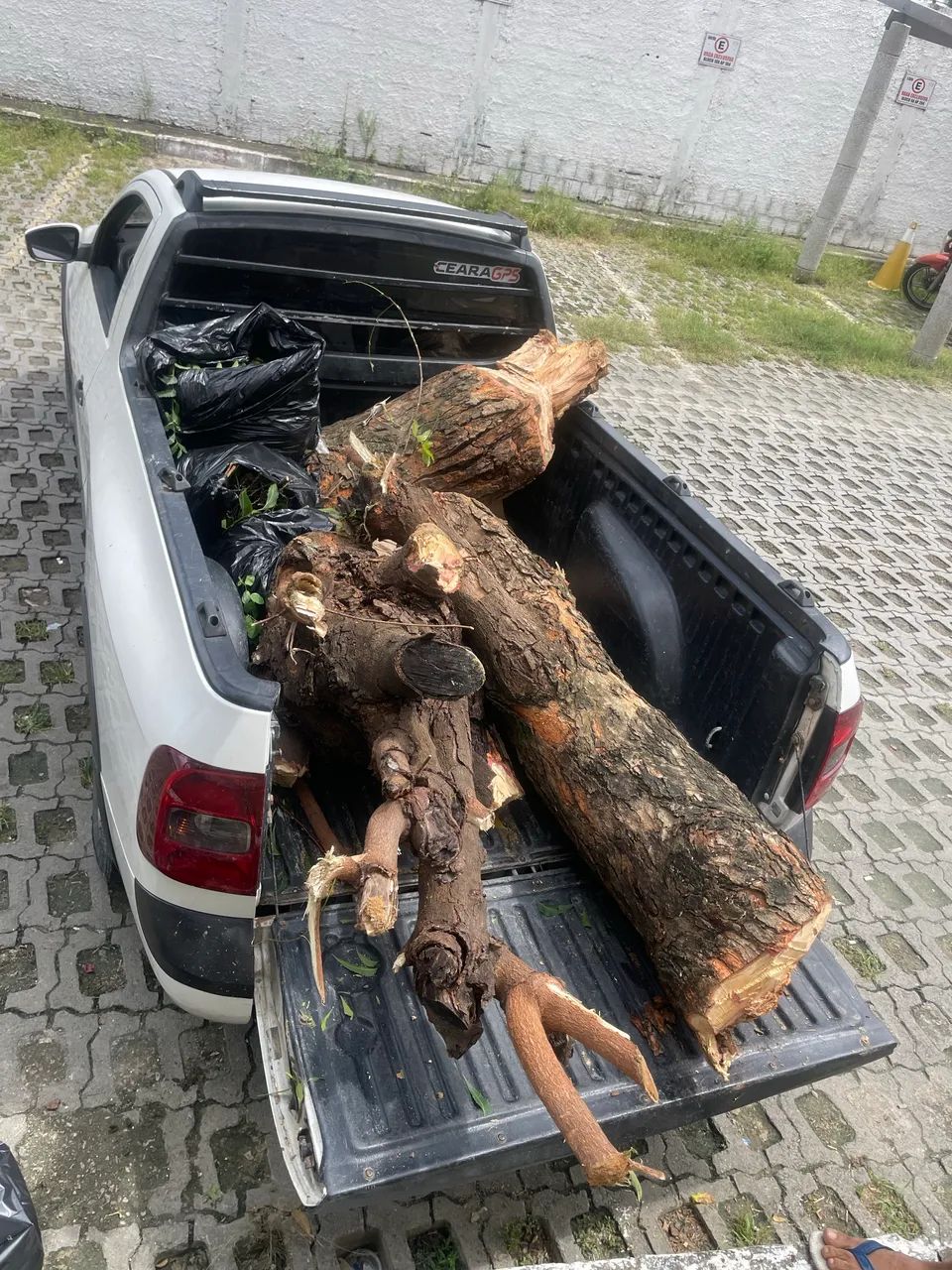 Disponível para fretes  rápidos ! - Foto 2