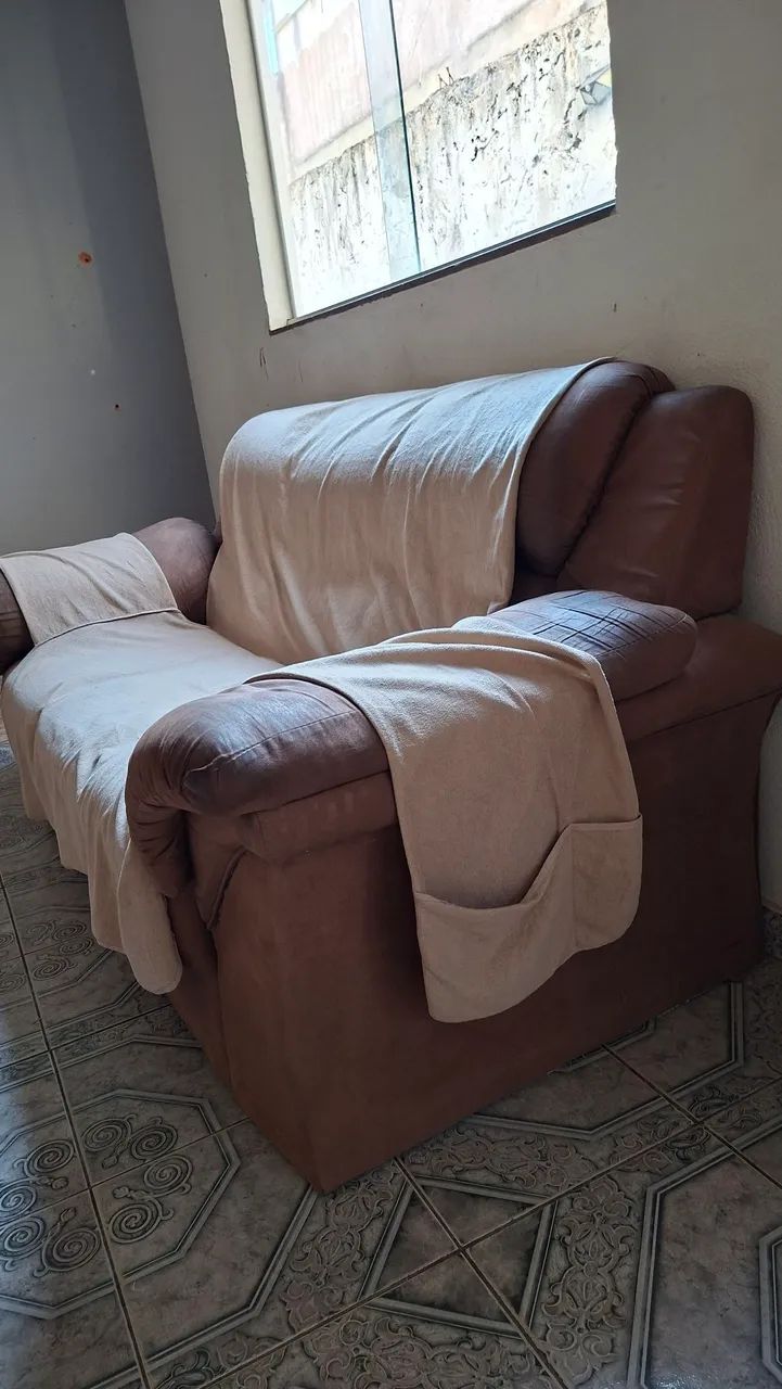 2 SOFÁS  (2 lugares e 3 lugares) - PRA SAIR RÁPIDO - zerado, so precisa de uma lavagem - Foto 4