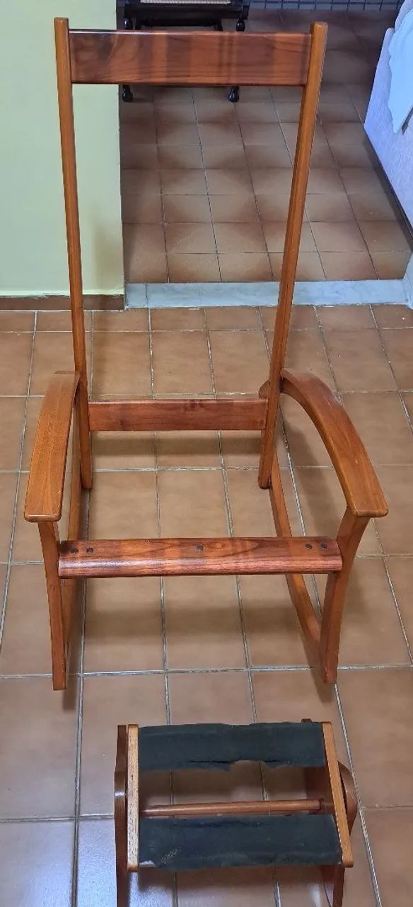 Cadeira de Balanço e Mesa de Jantar - Foto 2