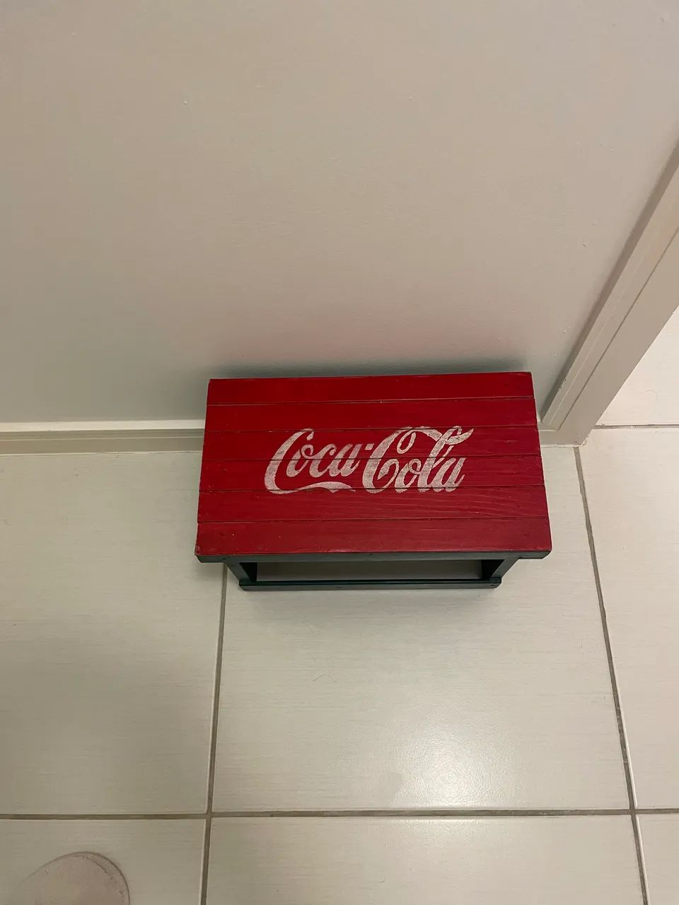 Banco banquinho de madeira coca cola