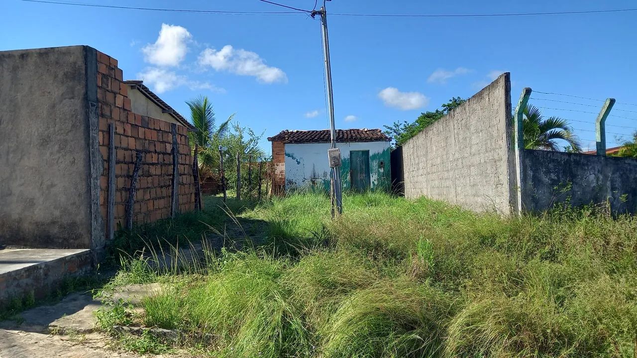 Casa com terreno em local tranquilo