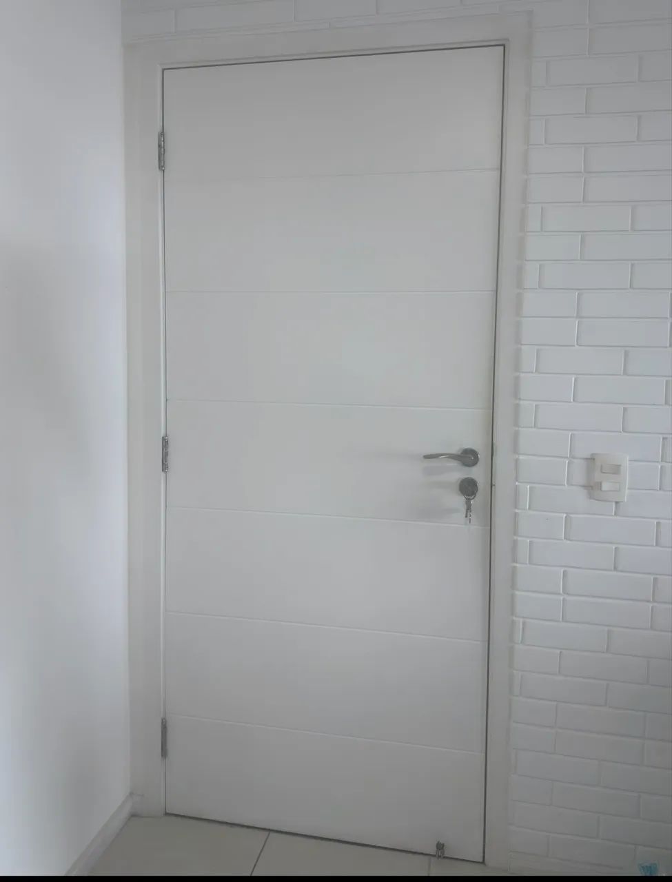 Vendo porta com fechadura, 2,10 x 0,90