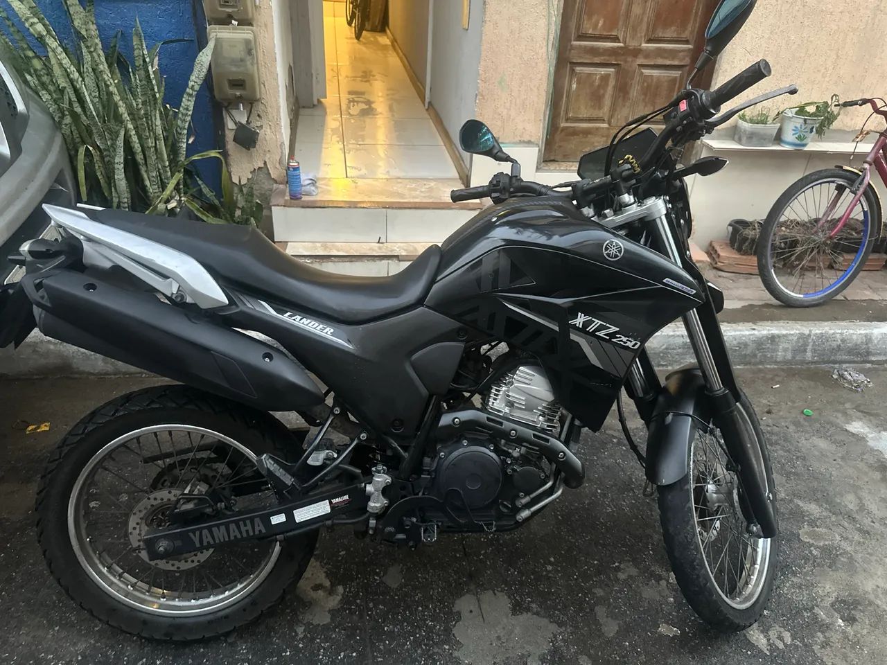 Vendo lander muito nova e com pouca quilometragem  - Foto 3