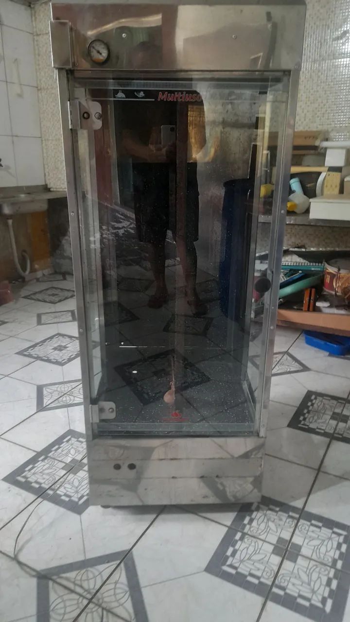 Maquina de assar frango e carne