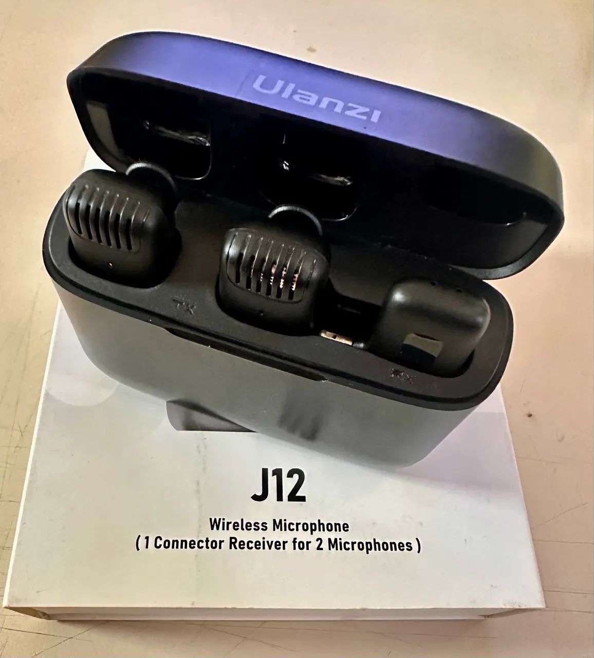 Microfone  sem fio lapela Ulanzi J12 p/ IPhone com 2 mics