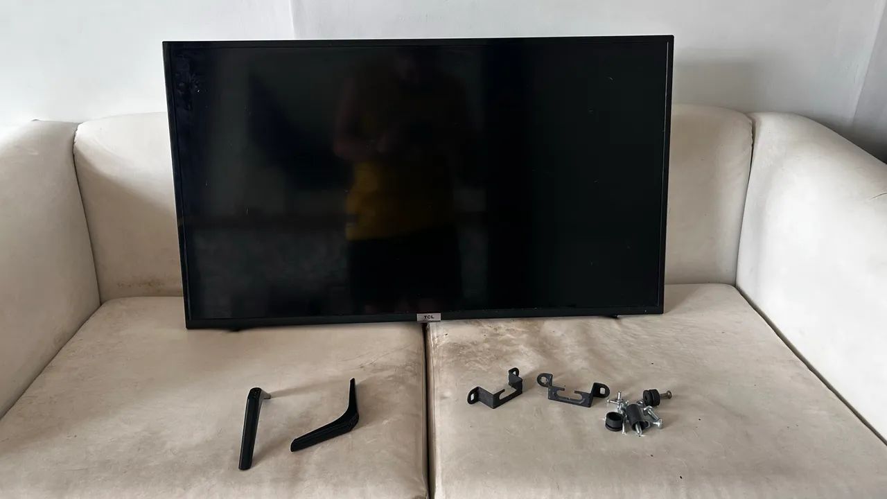 Tv 40" TCL completa 