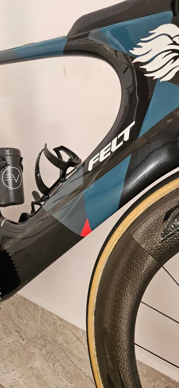 Felt IAx Advanced 2023 + Rodas Zipp Carbono | Bike de Triathlon