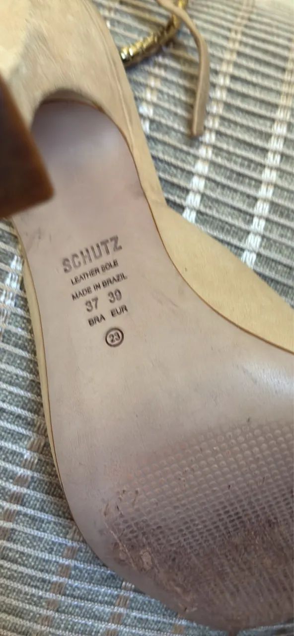 Sandália Schütz TAM 37 - Foto 2