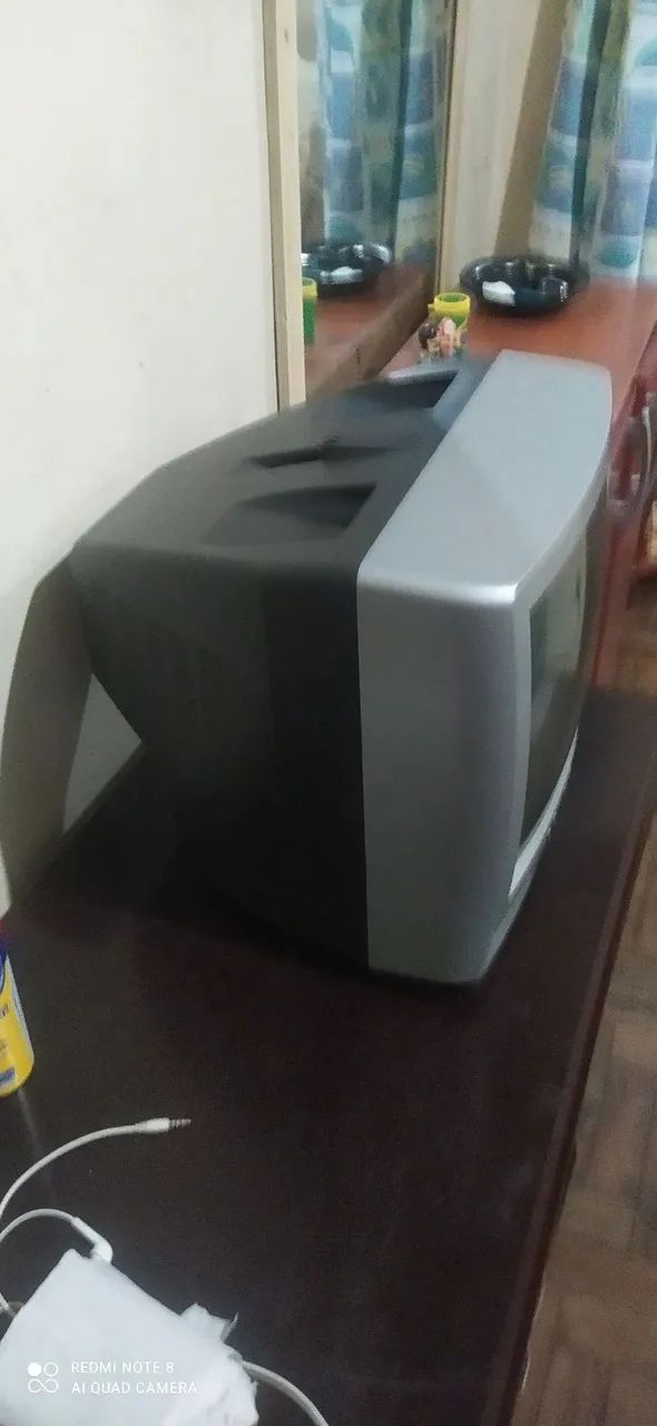 Tv de tudo pequena e antiga  - Foto 2