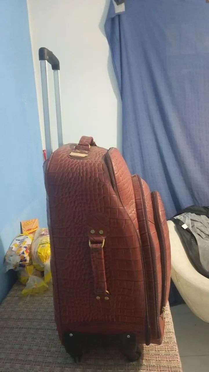 Vendo mala de viagem couro crocodilo - Foto 3