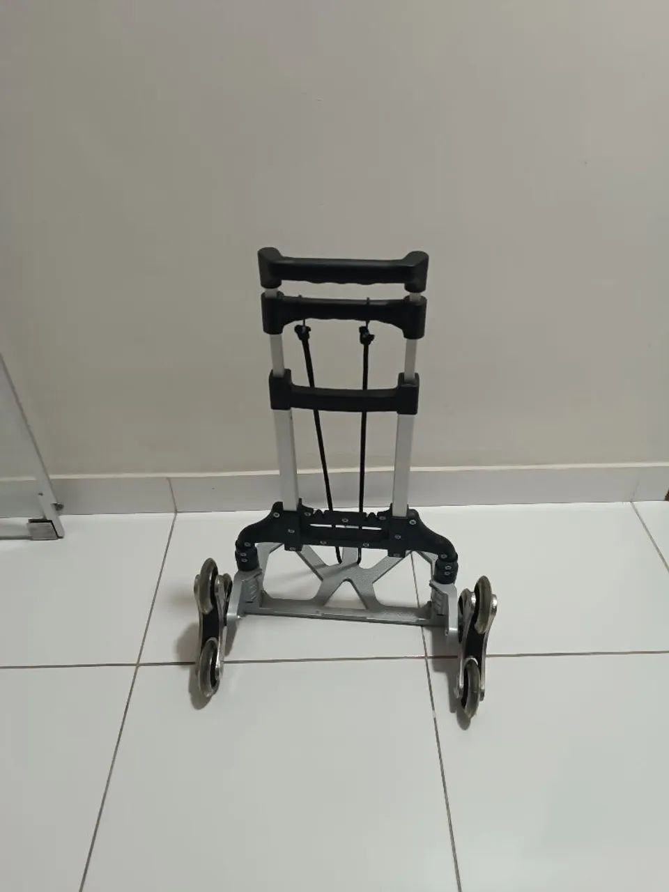 Vendo carrinho de carga que sobe escada  - Foto 2