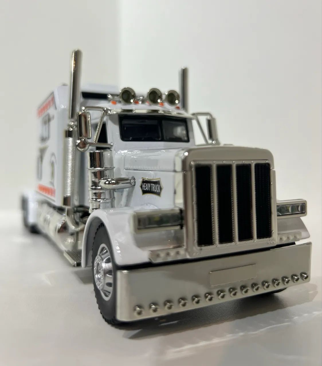 Heavy Truck Peterbilt 1:24