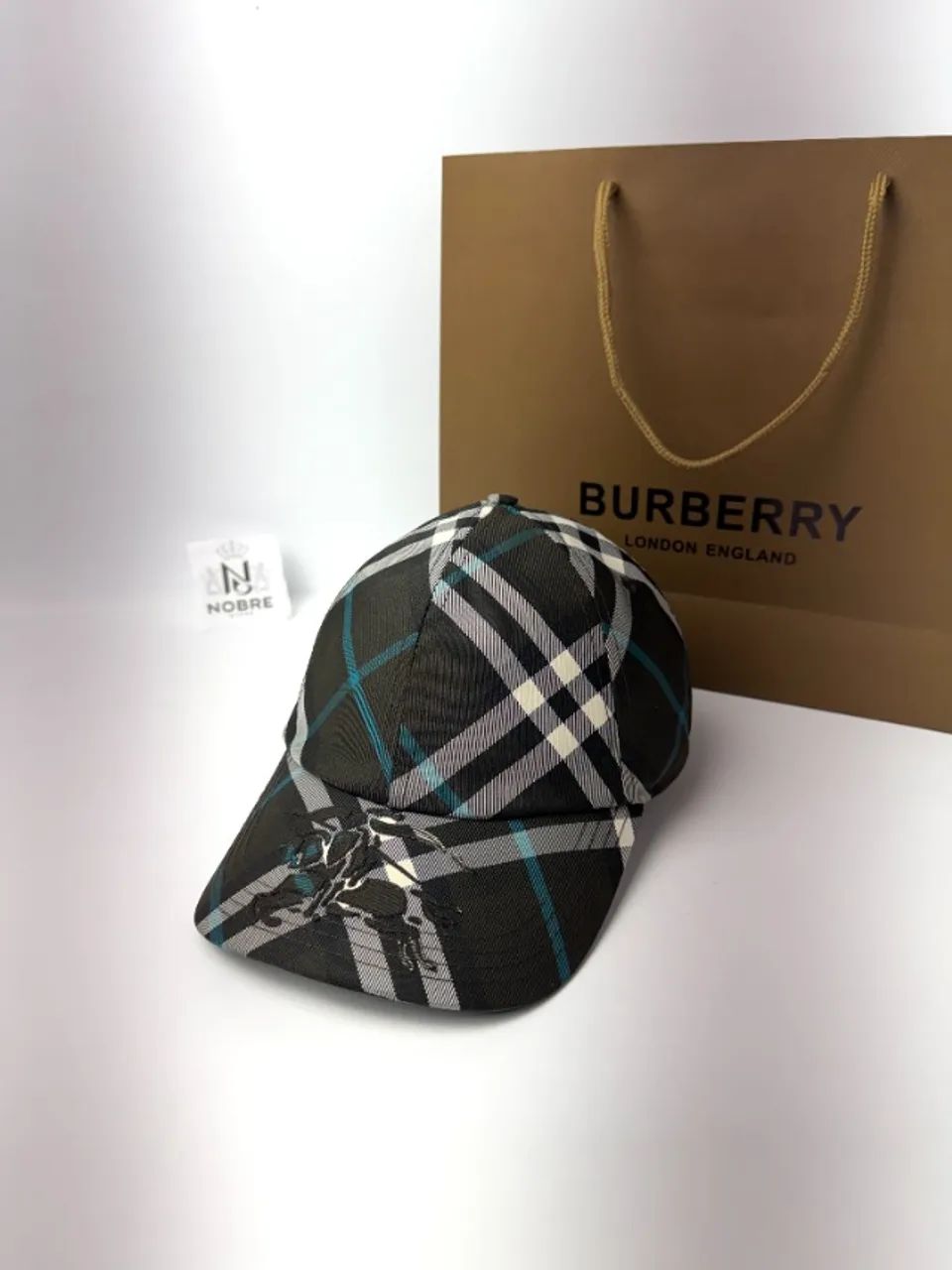 Boné Burberry Grife