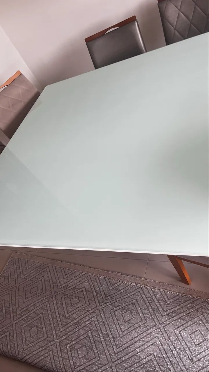 Mesa com tampo de vidro, para 8 lugares.  - Foto 4