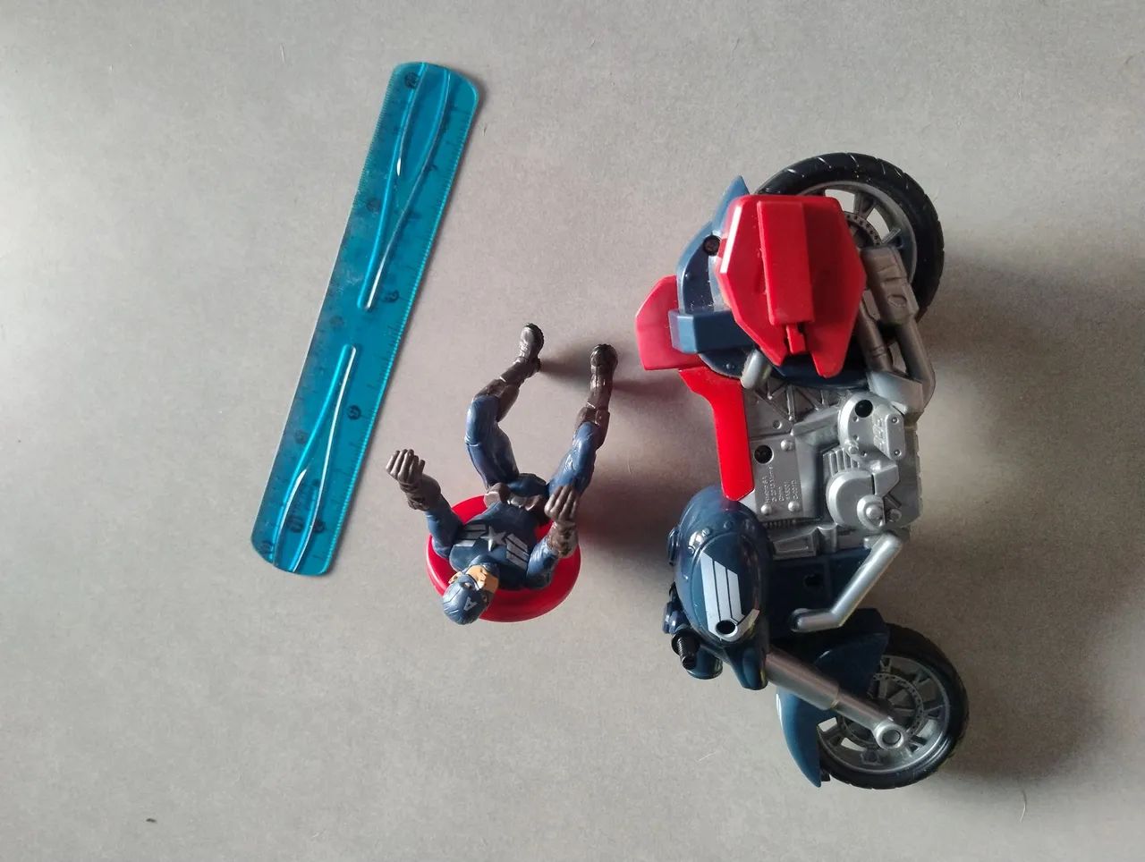 Capitão América com moto  - Foto 3