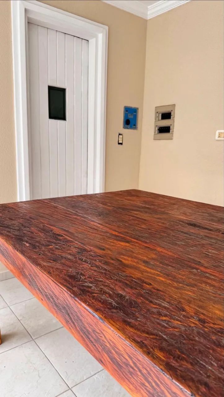 Mesa rústica com 10 cadeiras  - Foto 4