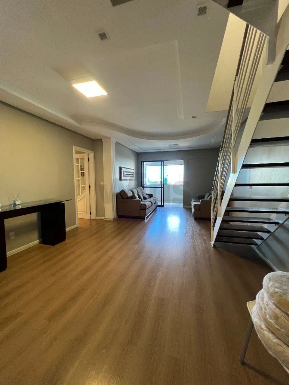 Cobertura duplex, 3 dormitórios 1 suíte, 2 vagas de garagem, em Criciúma - Foto 5
