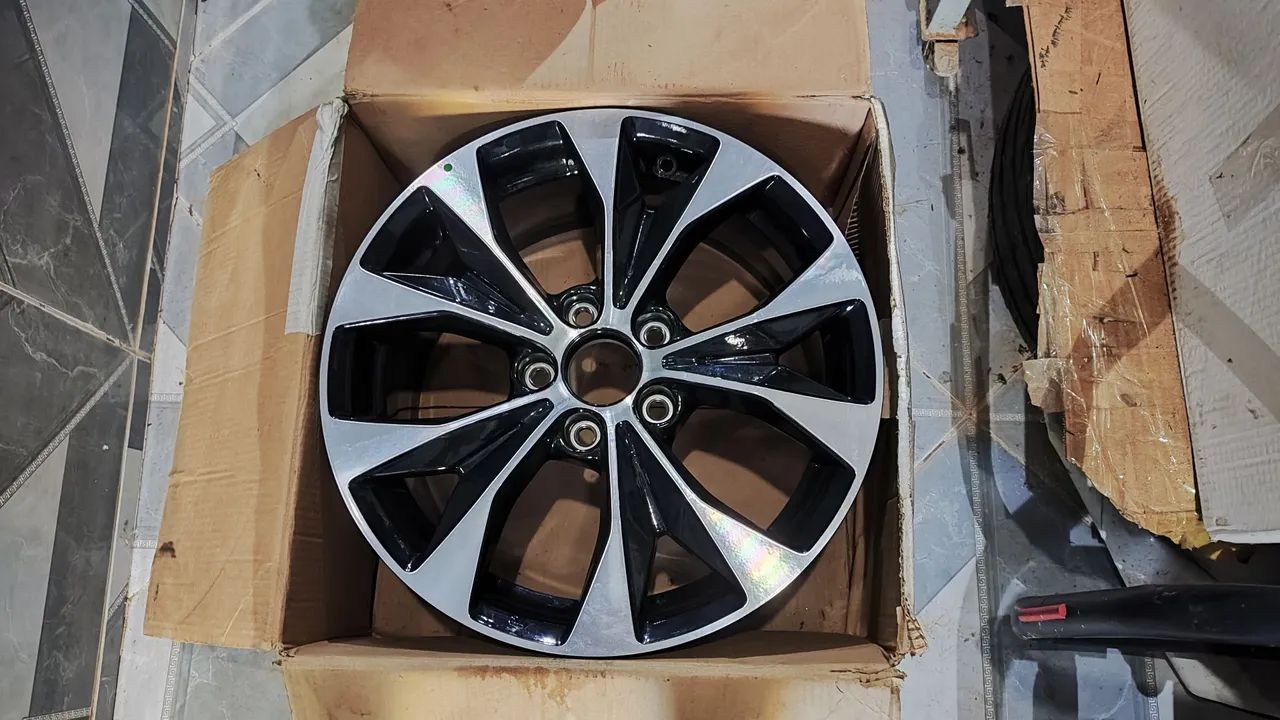 Uma avulsa roda Honda Civic geração 09 zerada na ca caixa nunca foi usada? - Foto 5