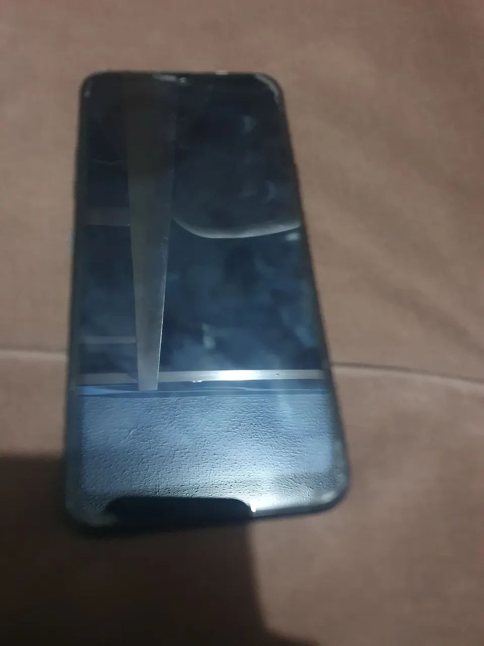 Celular LG k40s. Vem com o carregador junto
