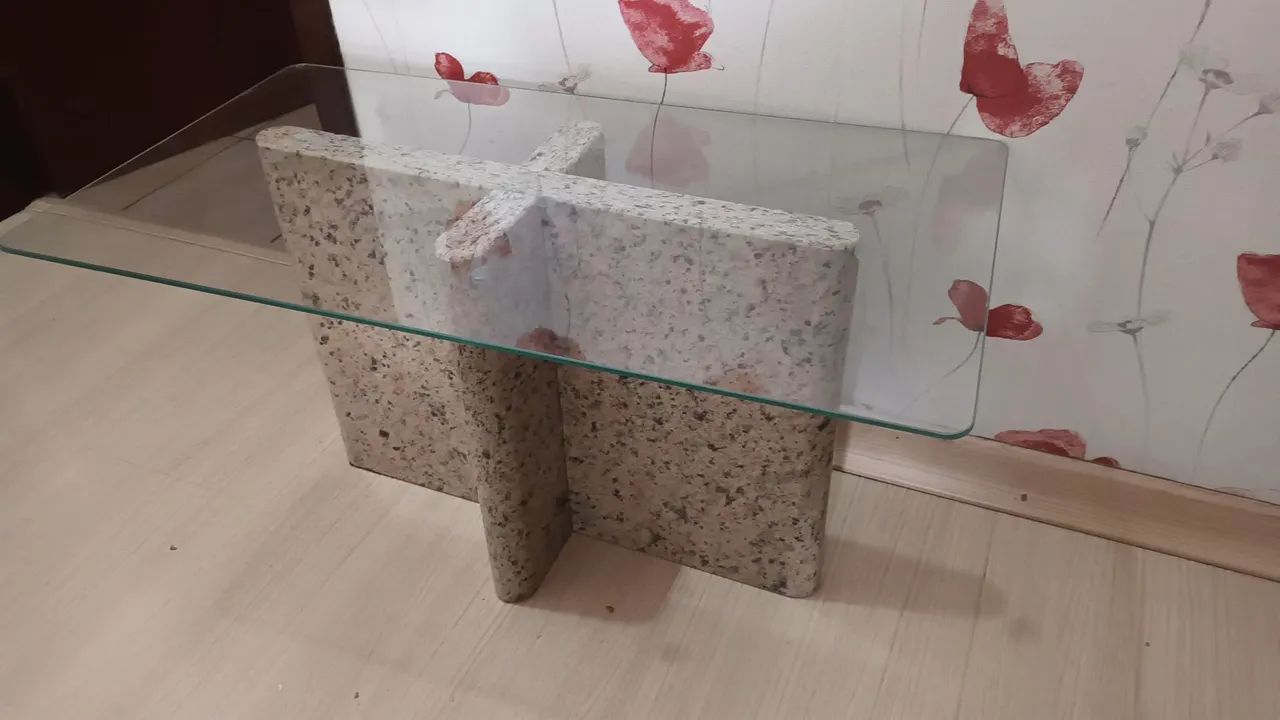 Conjunto de centro em mármore e vidro. 3 peças