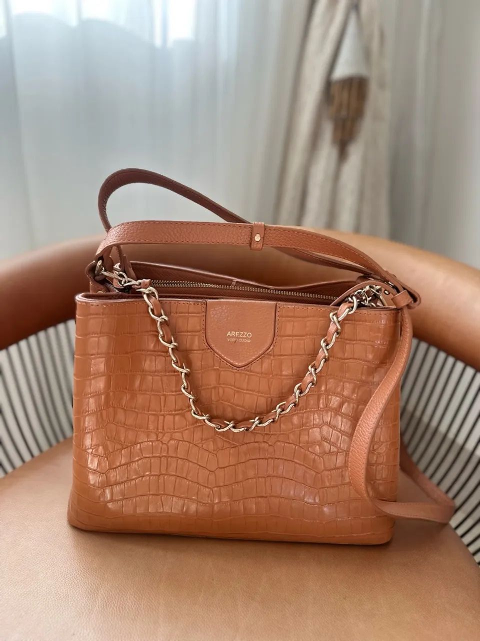 Bolsa Arezzo couro caramelo 
