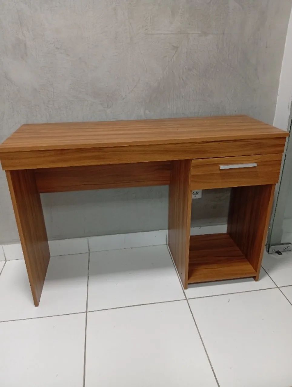 Escrivaninha com gaveta - Foto 3