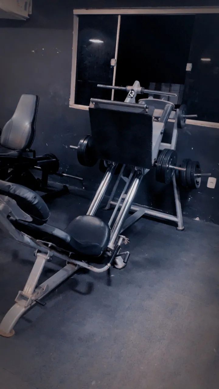 Aparelho p/ academia e studio - Leg press 45