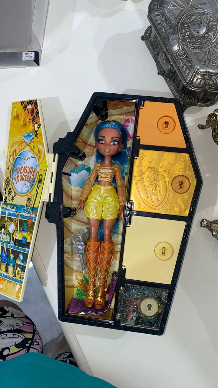 Boneca Monster high Cleo skulltimates secrets fearidescent  - Foto 2