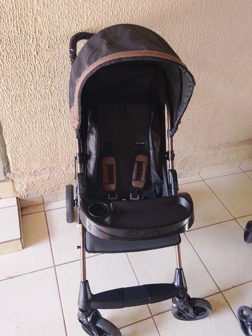 Carrinho de bebê bem conservado 