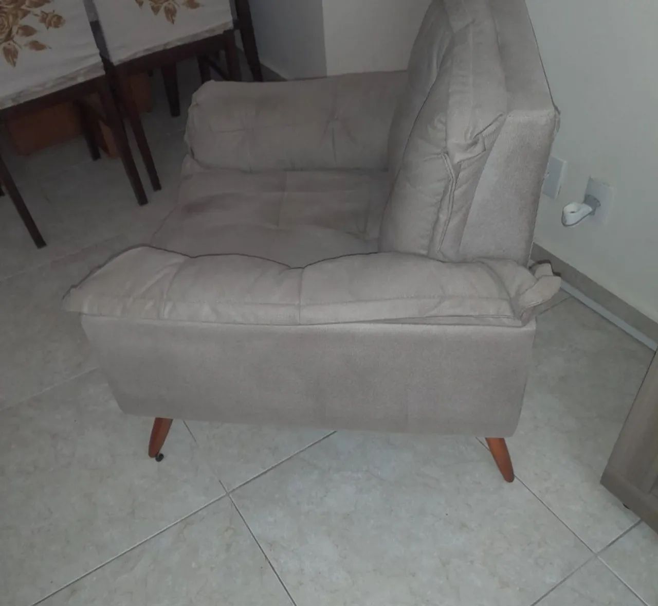 Poltrona Decorativa Opalla Sala Suede Bege Escur - Foto 4