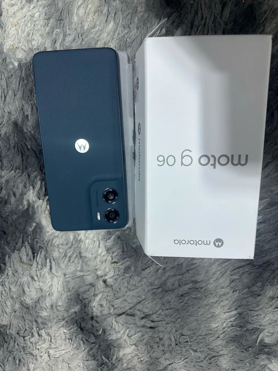 Celular novo na caixa 