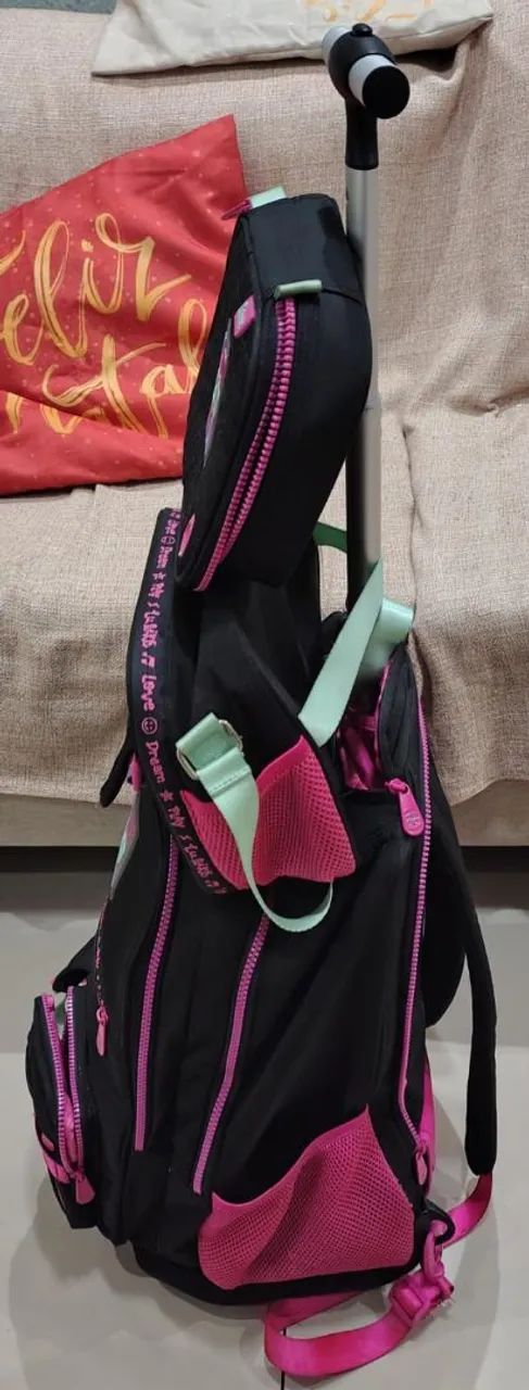 Mochila luluca com rodinhas + Kit estojo e lancheira - Foto 4