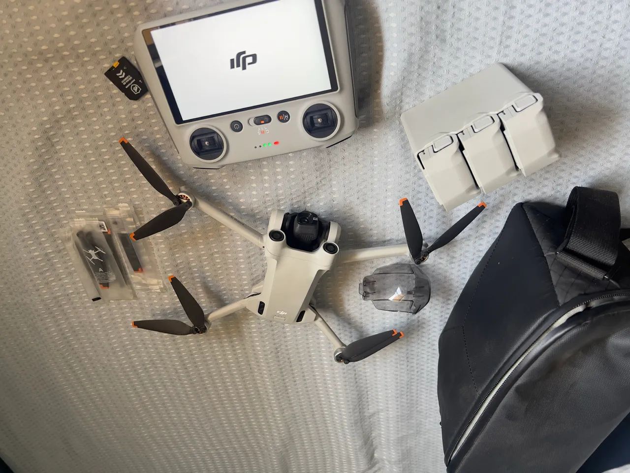 Drone DJI Mini 3 Pro + Fly More Combo - Foto 3