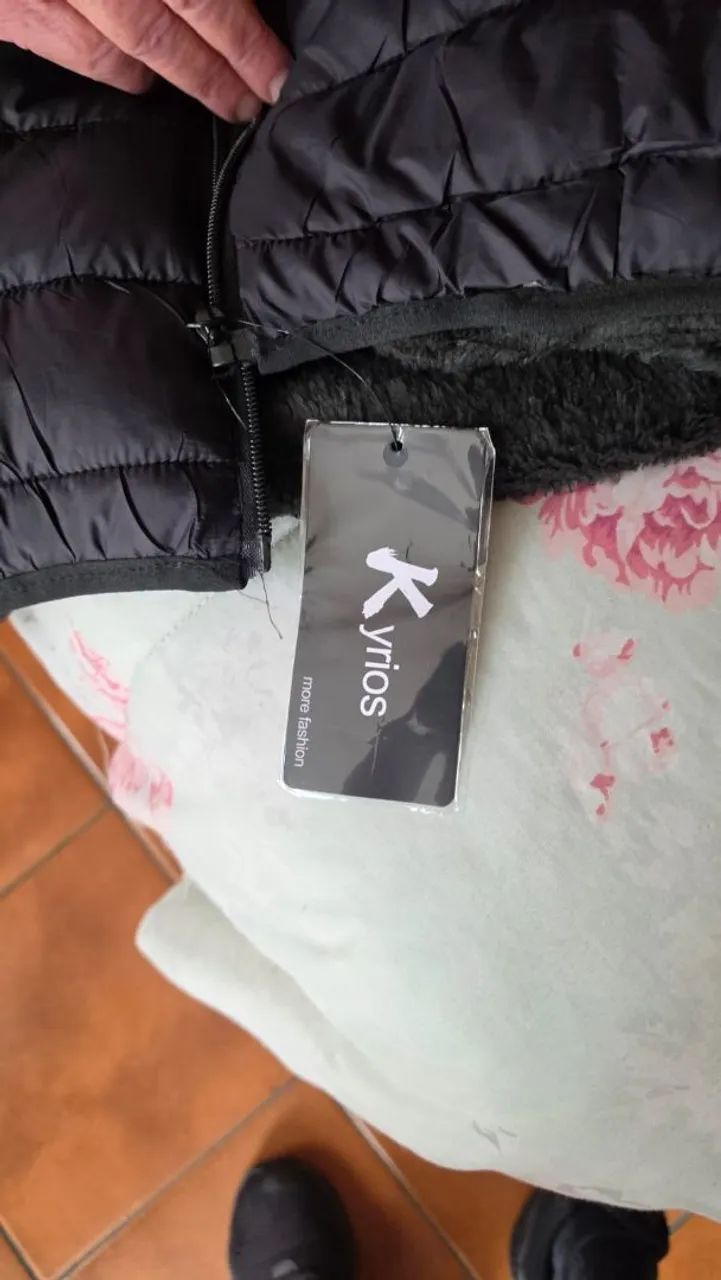 JAQUETA DE NYLON PRETA. - Foto 4