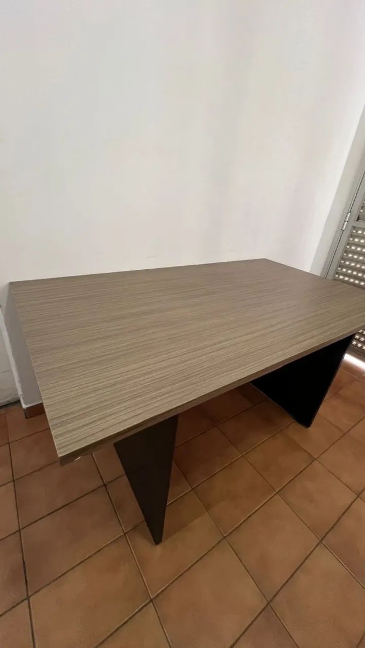 Rectangular MDF Office Desk – Excellent Condition