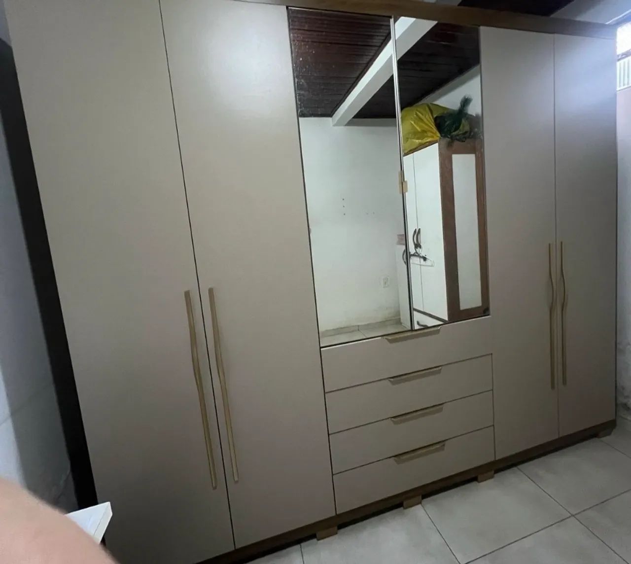 Vende Guarda Roupa