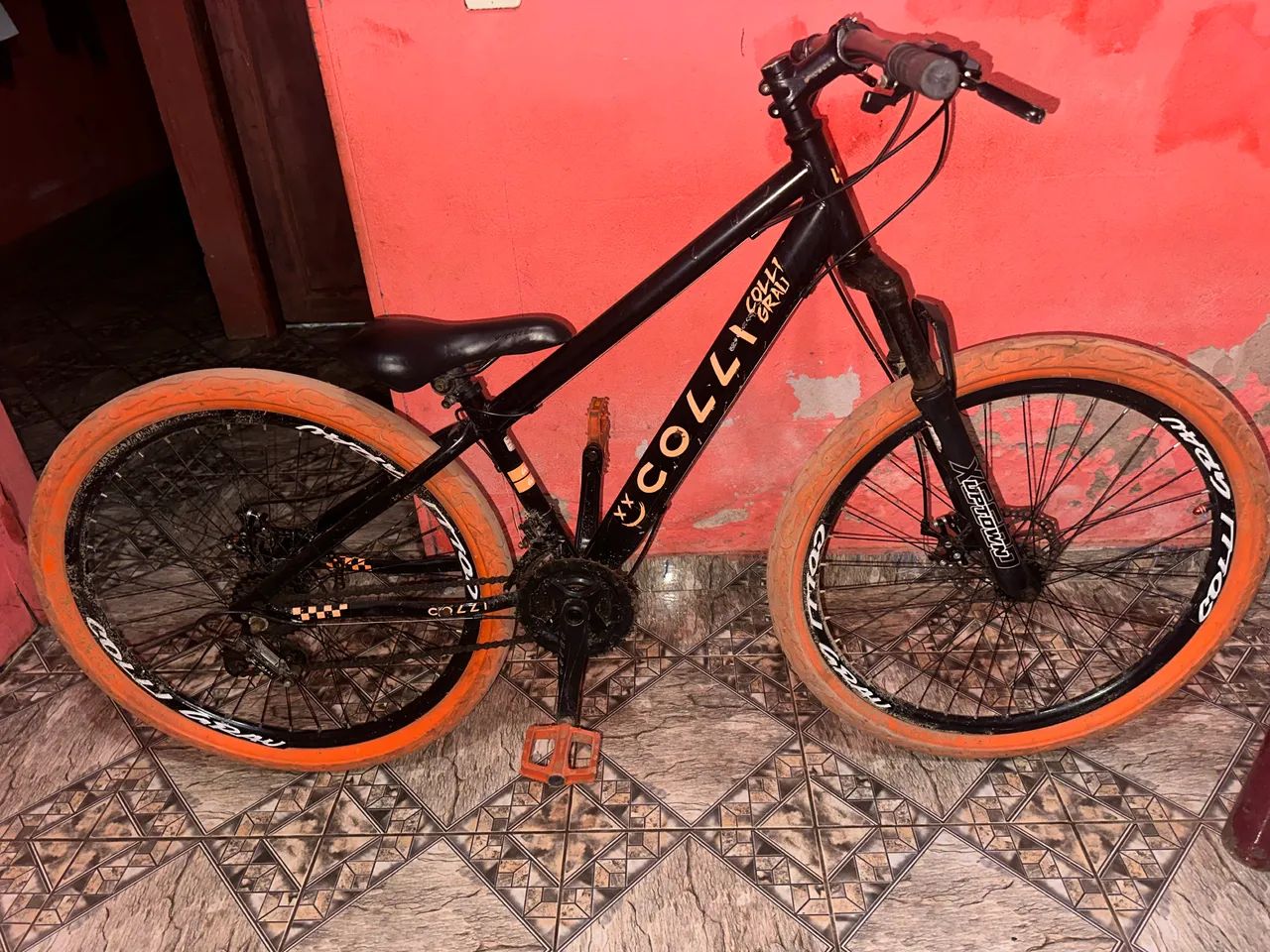 Bicicleta colli grau