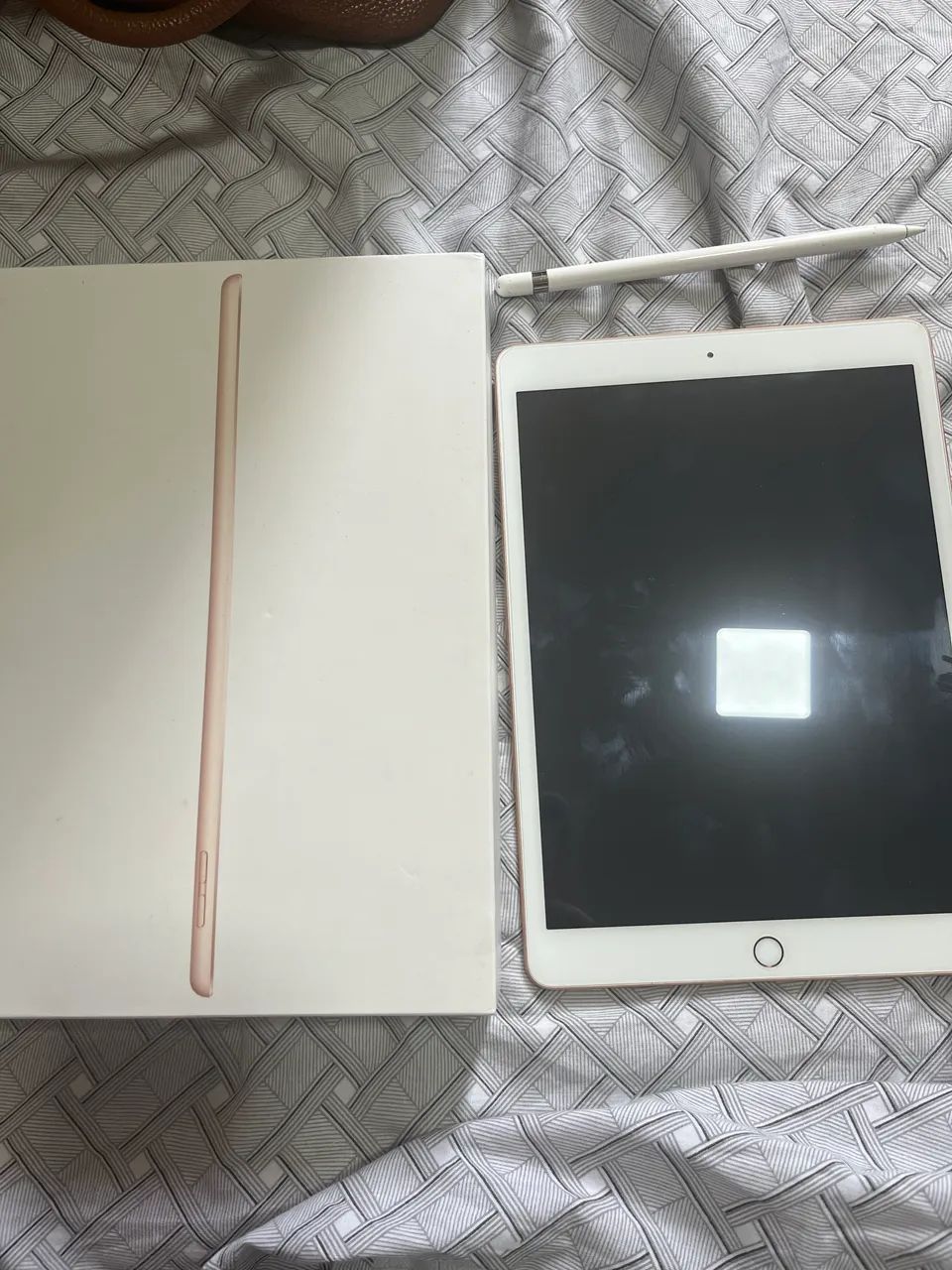 iPad oitava geração 32 GB com Apple Pencil 