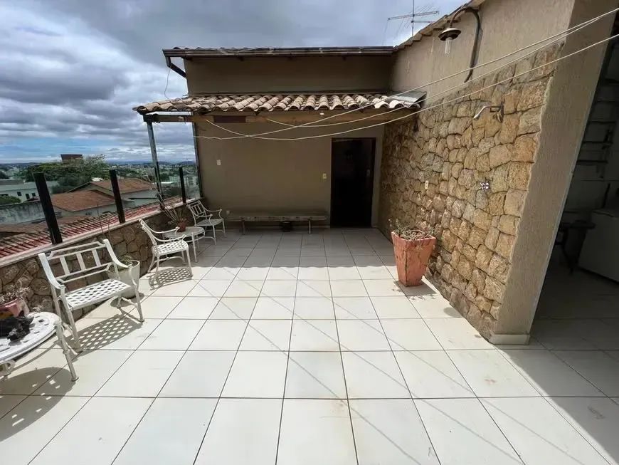 Cobertura com 3 quartos sendo 1 suíte 2 banheiros 2 vagas - Foto 3
