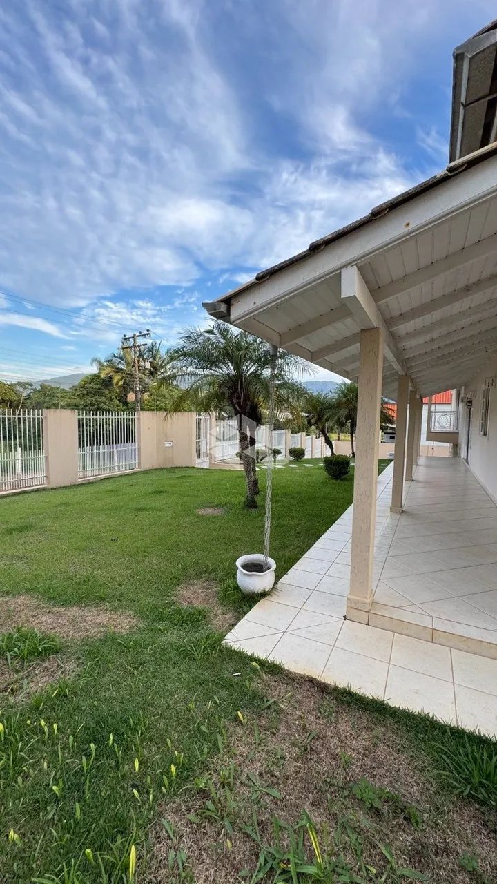 Residência ampla e completa com 333m² de área construída em terreno escriturado de 1.208m² - Foto 4