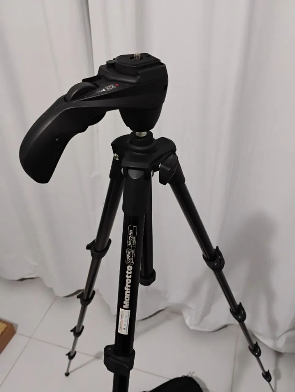 Tripé Manfrotto Compacto MKC3-H01