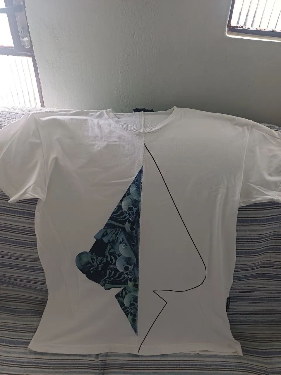 Camisa MCD pouco usada 