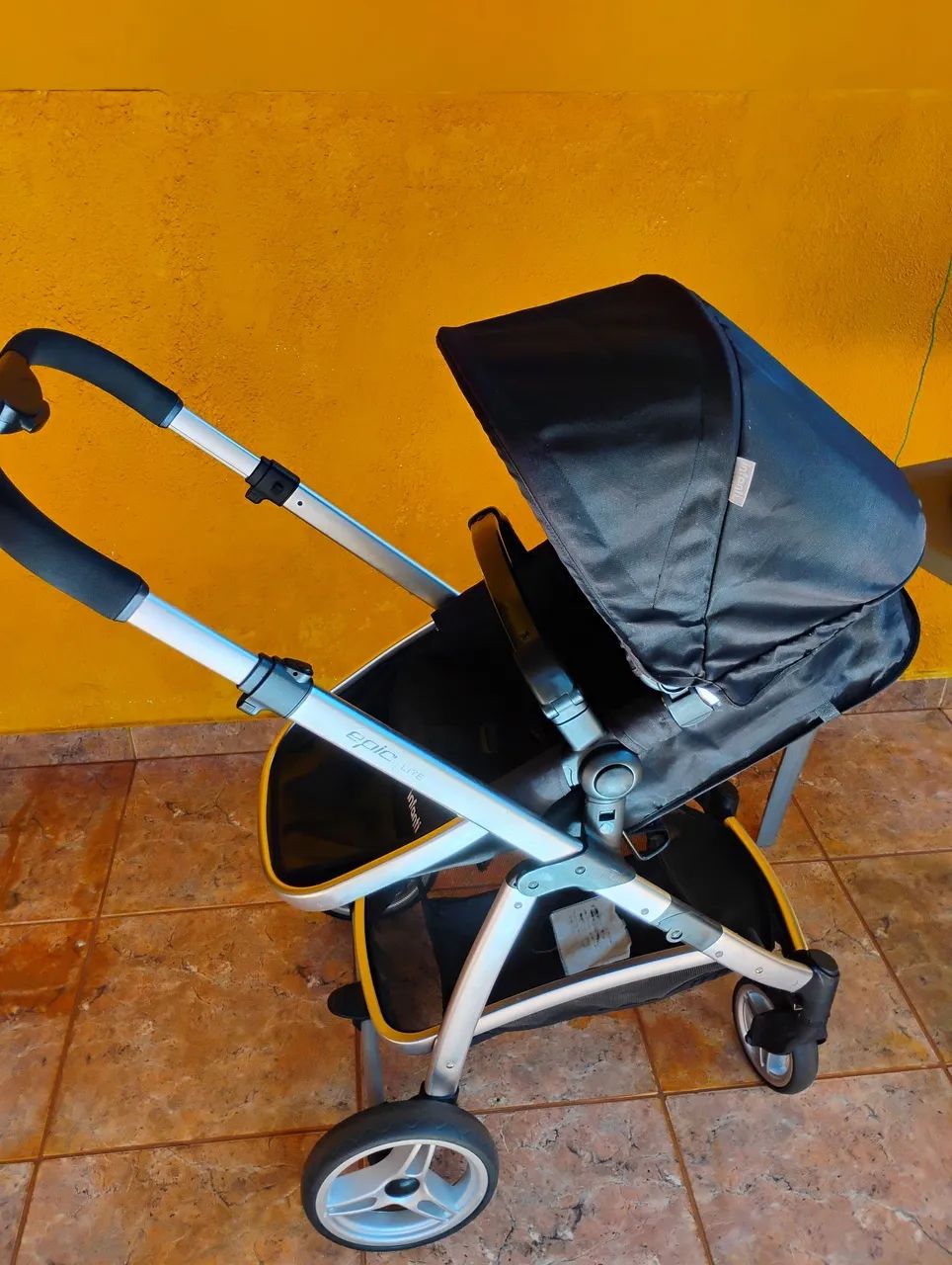 Carrinho de bebê com bb conforto (Moisés) - Foto 3