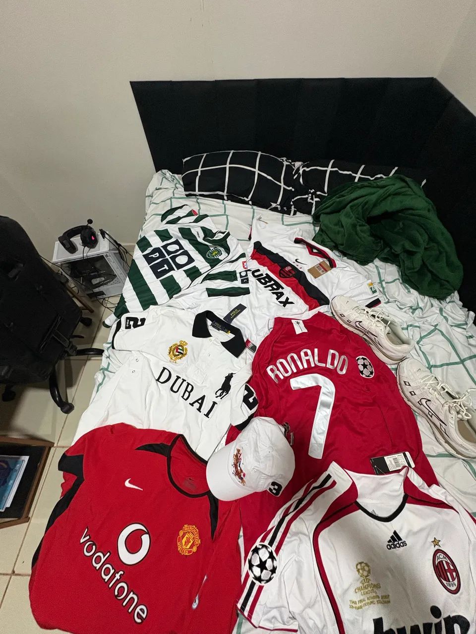 CAMISAS, BONÉ E TÊNIS - Foto 2