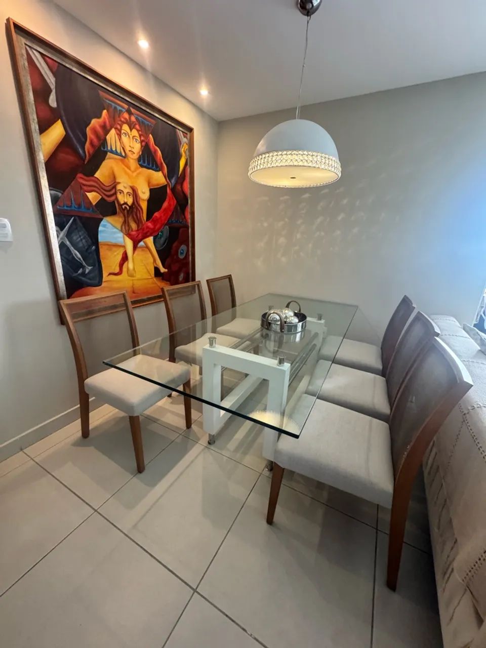 Mesa de jantar em vidro com 6 cadeiras 
