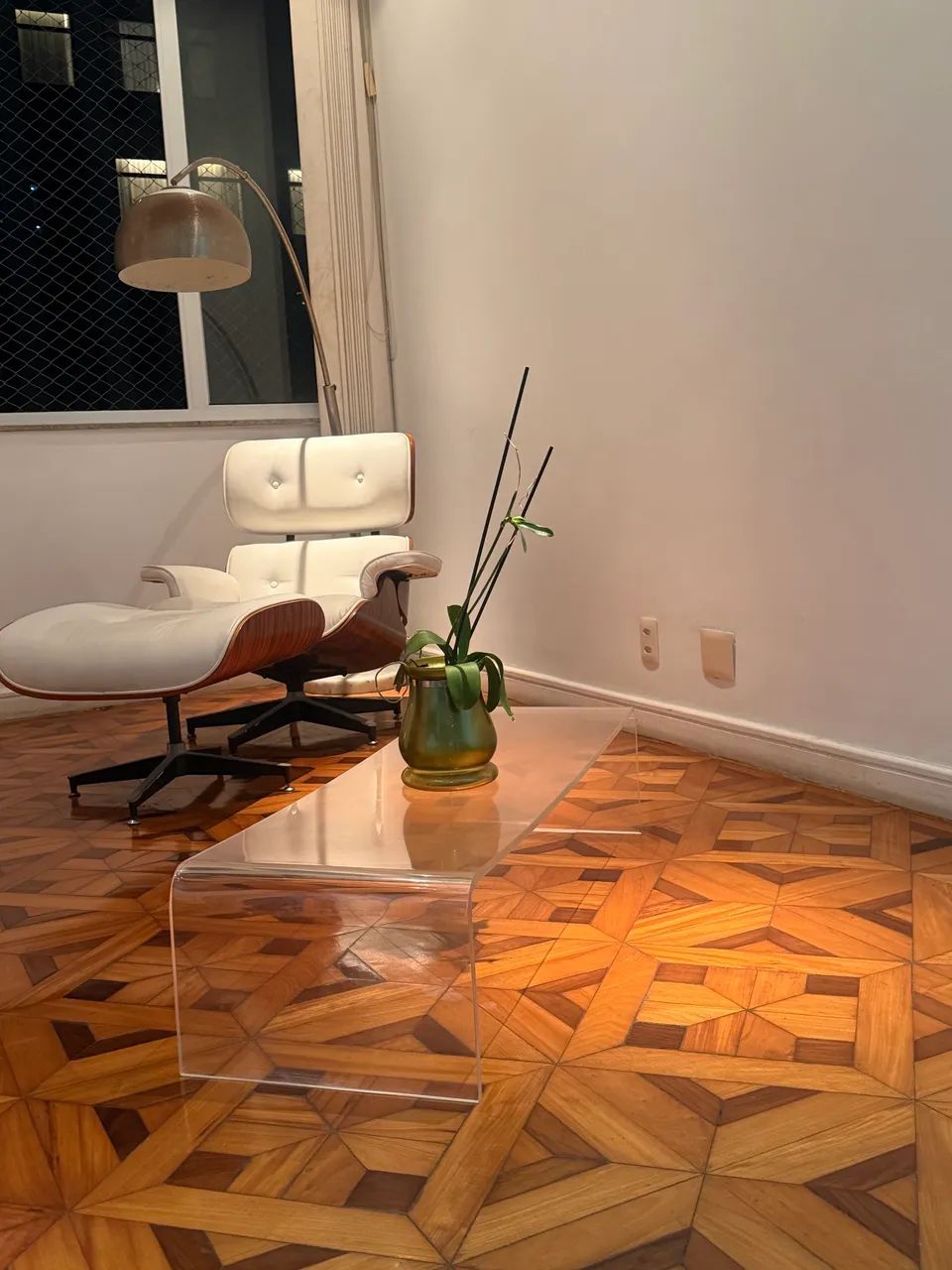 Acrylic Table465546521294950400