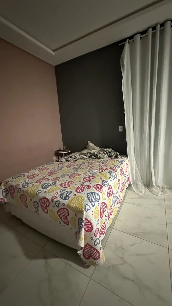 Cama de casal semi nova