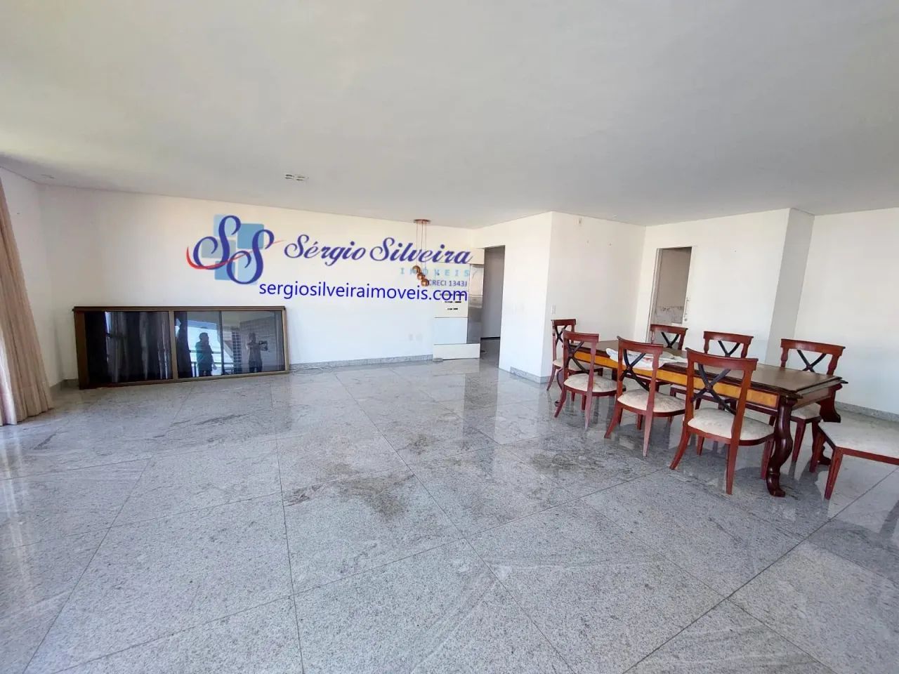 Amplo apartamento com 4 suítes no bairro Guararapes - Foto 6