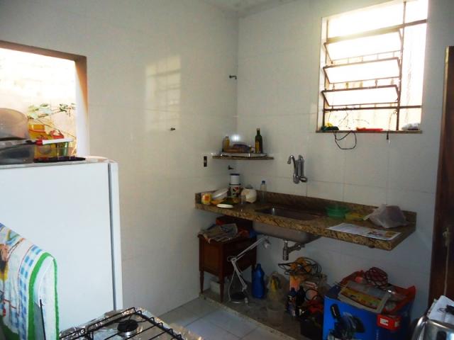 Excelente casa geminada em rua plana, local tranquilo, um dos melhores pontos do bairro, p - Foto 2